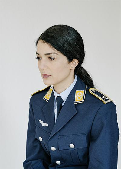 Sie spricht akzentfrei Hochdeutsch und ist Hauptfeldwebel bei der Bundeswehr. Bariman Reinke aus Hannover fragt sich manchmal, was sie noch alles tun muss, um nicht ständig nach ihrer Herkunft gefragt zu werden Sie spricht akzentfrei Hochdeutsch und ist Hauptfeldwebel bei der Bundeswehr. Bariman Reinke aus Hannover fragt sich manchmal, was sie noch alles tun muss, um nicht ständig nach ihrer Herkunft gefragt zu werden