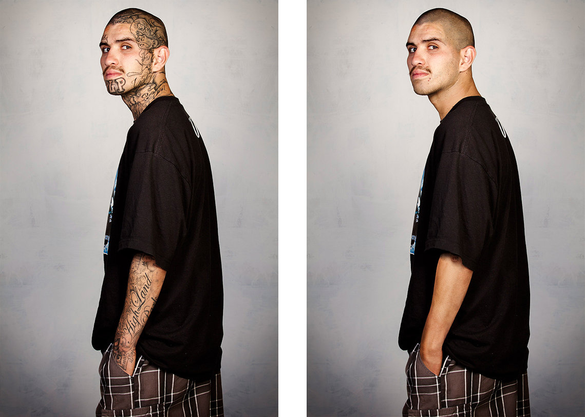 Links: ein stark tätowierter Mann, rechts: derselbe Mann ohne Tattoos Links: ein stark tätowierter Mann, rechts: derselbe Mann ohne Tattoos