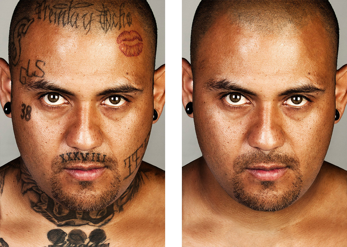 Links: ein stark tätowierter Mann, rechts: derselbe Mann ohne Tattoos Links: ein stark tätowierter Mann, rechts: derselbe Mann ohne Tattoos