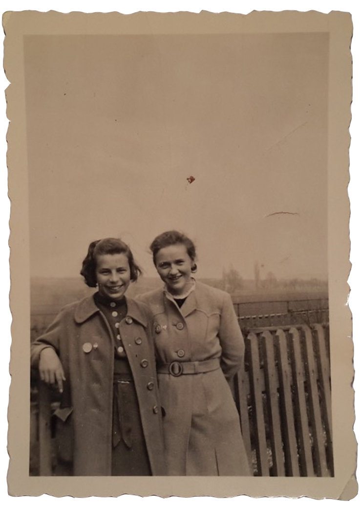 Hanna Friess mit einer Freundin Anfang des 2. Weltkrieges (Foto: privat)