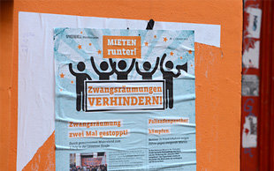 Ein Plakat, das zum Protest gegen Zwangsräumung aufruft (Foto: picture alliance/ZB)