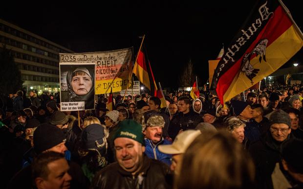 Was Straßenprotest auch immer ist: der Beginn von Kommunikation – die von Pegida aber lange verweigert wurde (Foto: Hahn+Hartung)