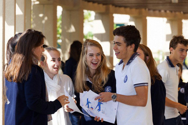 Haben gut lachen: Schüler, die aus der Mittelschicht stammen, haben in Frankreich deutlich bessere Chancen (Foto: Clint McLean/Corbis)
