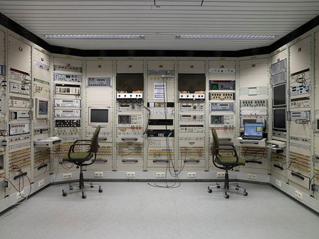 Nicht mehr so intelligent: Die Überwachungstechnik im sogenannten Signal-Intelligence-Raum ist völlig veraltet Nicht mehr so intelligent: Die Überwachungstechnik im sogenannten Signal-Intelligence-Raum ist völlig veraltet (Foto: Martin Lukas Kim)