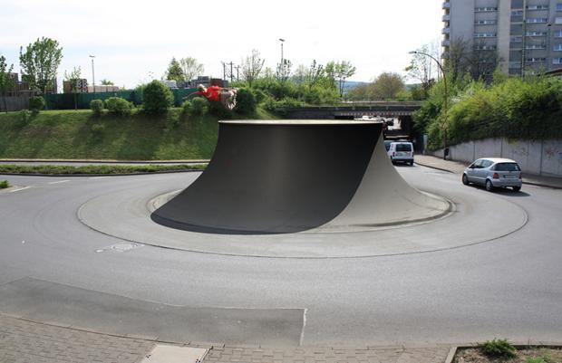 Nicht überall funktioniert die Idee der Regellosigkeit: Auf vielbefahrenen Straßen zeigt „Shared Space“ keine positive Wirkung, wie Forscher der Universität Wuppertal herausgefunden haben (Robert Rickhoff)