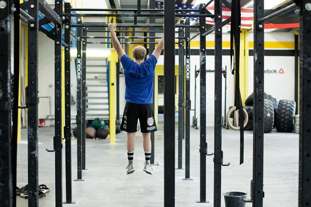 Sein zweites Zuhause: In der Crossfit-„Box“ hängt Thomas sprichwörtlich auch einfach mal ab (Foto: Nicolai Rapp)