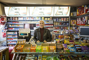 Mitat Özdemir betreibt in der Keupstraße einen Kiosk (Foto: Heike Fischer)