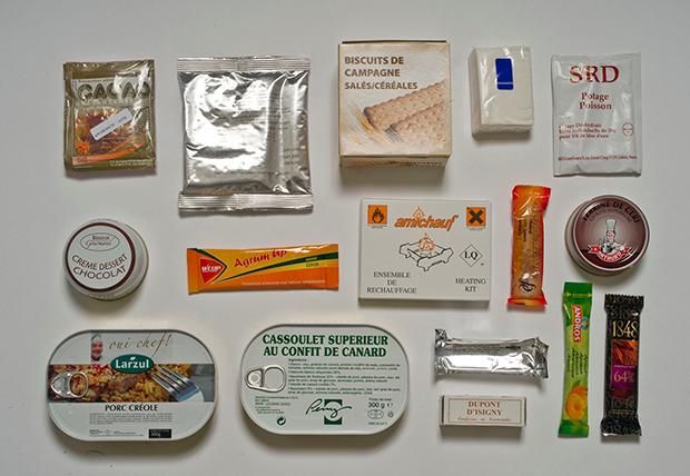 Das Essen der französischen Soldaten ist zumindest etwas abwechslungsreicher verpackt. Aber ob es auch besser schmeckt? (Foto: Sarah Lee)