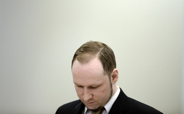 Ausgerüstet mit einer Fantasie-Polizeiuniform, mehreren Gewehren und einer selbstgebastelten Bombe tötete Anders Breivik am 22. Juli 2011 77 Menschen cms-image-000049328.jpg (Foto: ODD ANDERSEN / Staff)