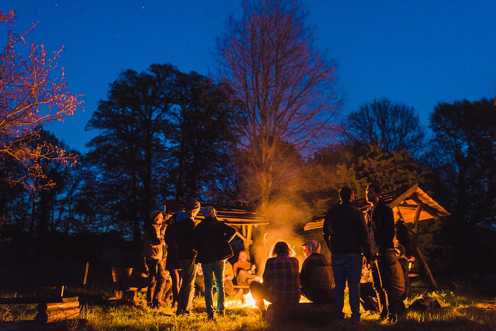 Lagerfeuer bei der Eröffnungsfeier vom Coworking-Space (Foto: Tilman Vogler)