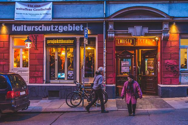 Da sag noch mal einer was gegen „Szeneviertel“. Die Dredener Neustadt setzt Pegida wenigstens etwas entgegen Da sag noch mal einer was gegen „Szeneviertel“. Die Dredener Neustadt setzt Pegida wenigstens etwas entgegen (Stephan Böhlig/Neustadtspaziergang)