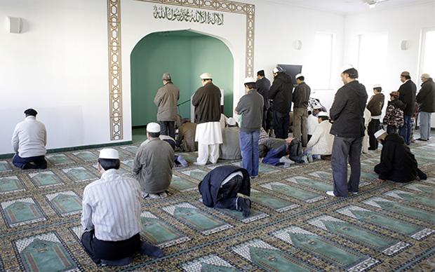 Für nach Deutschland geflüchteten Ahmadiyyas ist das offene Ausleben ihrer Religiosität erstmal etwas Ungewohntes. Sie stehen für einen reformorientierten Islam (Foto: Thomas Koehler/photothek.net)