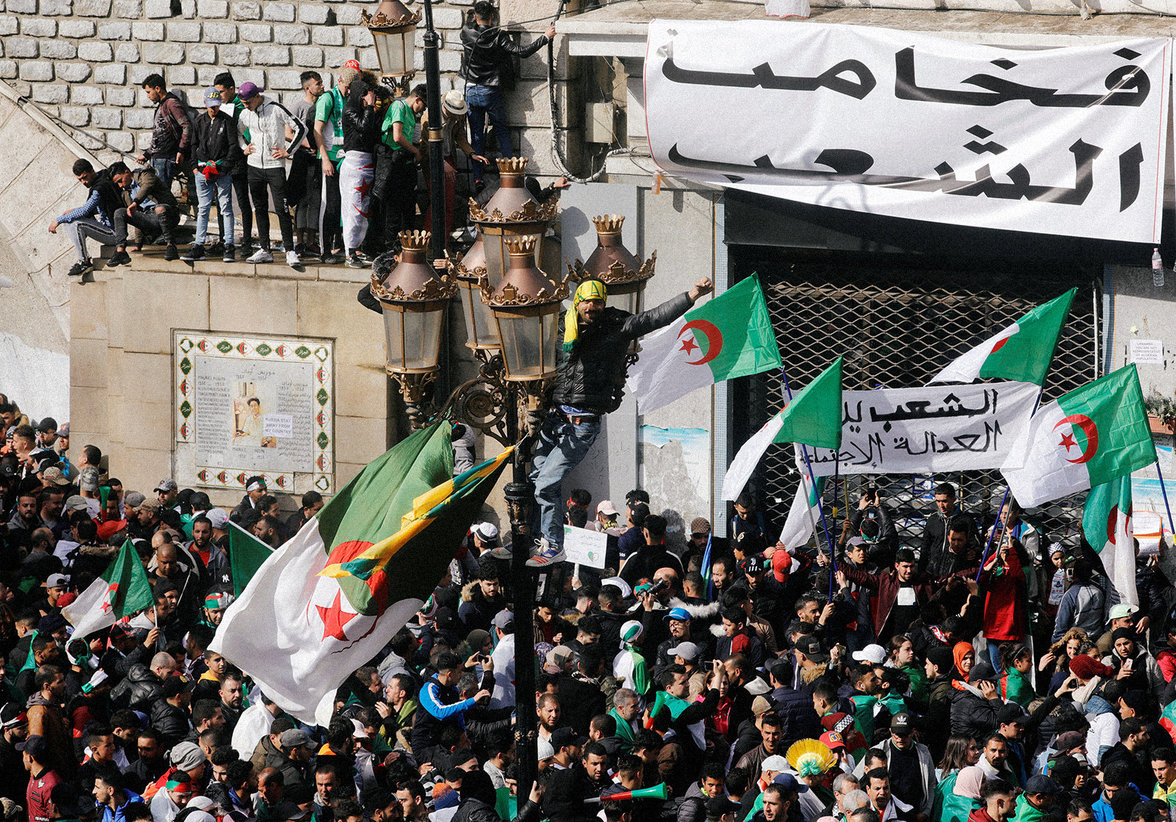 Proteste in Algerien (Foto: Zohra Bensemra/REUTERS)