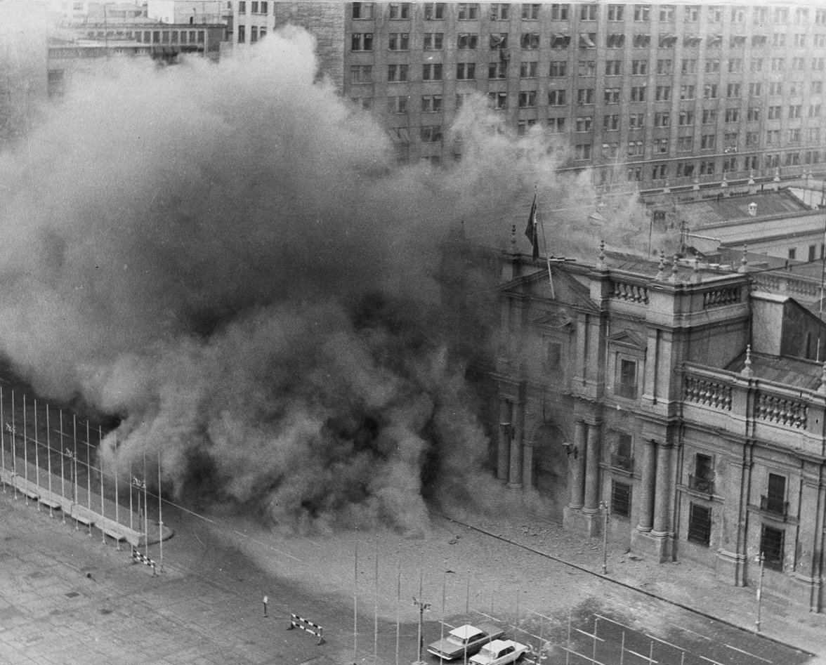 Chilenische Präsidentenpalast La Mondena unter Beschuss (Foto: picture alliance / AP Photo)