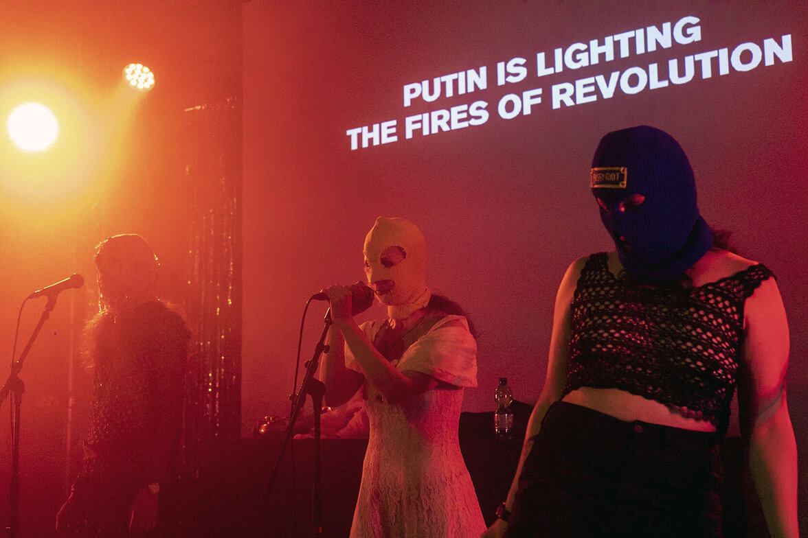 Pussy Riot Anti War Tour. 2. Konzert in Rostock am Freitag, 13. Mai 2022
