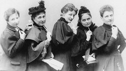 Die Frauenrechtlerinnen Anita Augspurg, Marie Stritt, Lily von Gizycki, Minna Cauer und Sophia Goudstikker um 1894