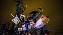 Straßenprotest, oder: Wie man Solidarität bekundet, in der Masse Angst verarbeitet und sich dabei immer auch ein bisschen selbst inszeniert