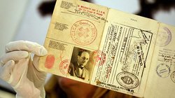 Ein gefälschter Pass von Adolf Eichmann (1906-1962), einem der Hauptorganisatoren des Holocaust, der 1960 vom israelischen Geheimdienst Mossad aus Argentinien entführt und in Israel zum Tode verurteilt und hingerichtet wurde