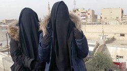 Der Fotobeweis: Ist ganz nice hier bei Daesh. Mit Bildern wie diesem werben junge Frauen, die sich der Terrororganisation angeschlossen haben, im Netz um andere junge Frauen.