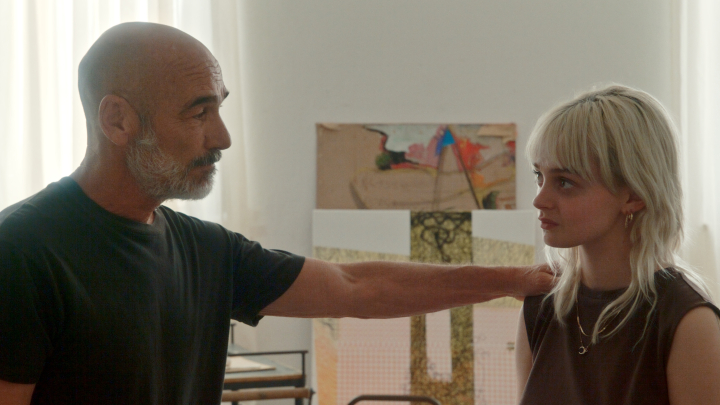 Professor Robert Copley (Jean-Marc Barr) und Jojo (Maja Bons) im Atellier Filmszene aus "Die Akademie": Professor Robert Copley (Jean-Marc Barr) und Jojo (Maja Bons) im Atellier