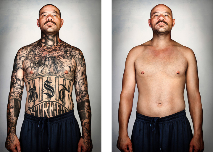 Links: ein stark tätowierter Mann, rechts: derselbe Mann ohne Tattoos Links: ein stark tätowierter Mann, rechts: derselbe Mann ohne Tattoos