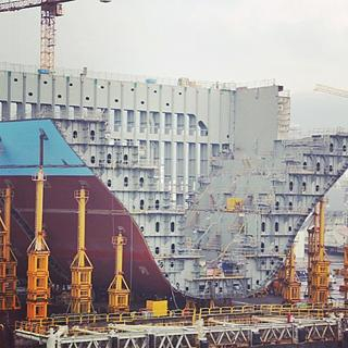 Ein Triple-E-Class-Containerschiff in der Werft Ein Triple-E-Class-Containerschiff in der Werft