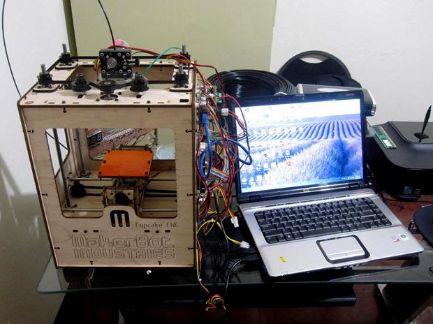 Wunderkiste? Mit Selbstbausets wie dem MakerBot Cupcake begann eine Revolution, auf die wir bis heute warten Wunderkiste? Mit Selbstbausets wie dem MakerBot Cupcake begann eine Revolution, auf die wir bis heute warten