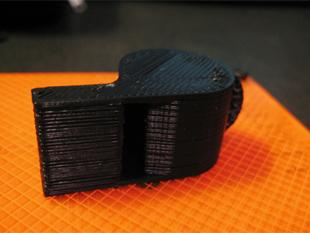 Was ne Pfeife: 3-D-Druckerzeugnis in typischer Fadenoptik Was ne Pfeife: 3-D-Druckerzeugnis in typischer Fadenoptik