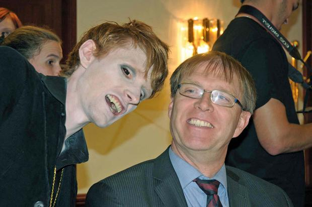 Drehpause: Regisseur und Vampir Thomas Bernecker neben BAfmW-Präsident Edmund F. Dräcker Drehpause: Regisseur und Vampir Thomas Bernecker neben BAfmW-Präsident Edmund F. Dräcker