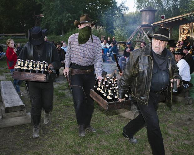 Steigende Kriminalität durch höhere Steuern auf Alkohol? Manche Argumente der Lobbyverbände klingen schon arg nach Räuberpistole Steigende Kriminalität durch höhere Steuern auf Alkohol? Manche Argumente der Lobbyverbände klingen schon arg nach Räuberpistole