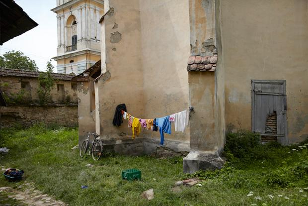 Verlassene Heimat: Die meisten Rumäniendeutschen sind weg – erst durch Umsiedlung und Flucht am Ende des Zweiten Weltkriegs, dann durch Emigration und Massenauswanderung Verlassene Heimat: Die meisten Rumäniendeutschen sind weg – erst durch Umsiedlung und Flucht am Ende des Zweiten Weltkriegs, dann durch Emigration und Massenauswanderung