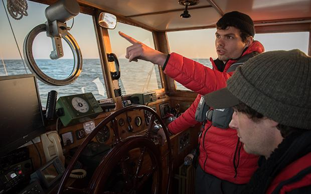 Johannes Bayer, 27, hat schon vor der Abfahrt geholfen, das Boot hochseetauglich zu machen. Im Juli war er neun Tage mit an Bord Johannes Bayer, 27, hat schon vor der Abfahrt geholfen, das Boot hochseetauglich zu machen. Im Juli war er neun Tage mit an Bord