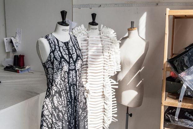 Irgendwo zwischen Mode und Kunst: Anfang des Jahres gewann das junge Label den Young Designers Award Germany Irgendwo zwischen Mode und Kunst: Anfang des Jahres gewann das junge Label den Young Designers Award Germany