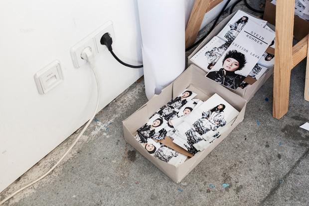 Schwierige Aussichten: Ein Label gründen ist leicht, es erfolgreich zu führen, viel schwerer. In einem Laden in Shanghai hängen die Entwürfe von Steinrohner bereits Schwierige Aussichten: Ein Label gründen ist leicht, es erfolgreich zu führen, viel schwerer. In einem Laden in Shanghai hängen die Entwürfe von Steinrohner bereits
