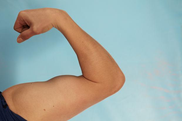 Beim Crossfit geht es nicht darum, wie Körper aussehen, sondern was sie können. Dieser Bizeps kann was! Beim Crossfit geht es nicht darum, wie Körper aussehen, sondern was sie können. Dieser Bizeps kann was!