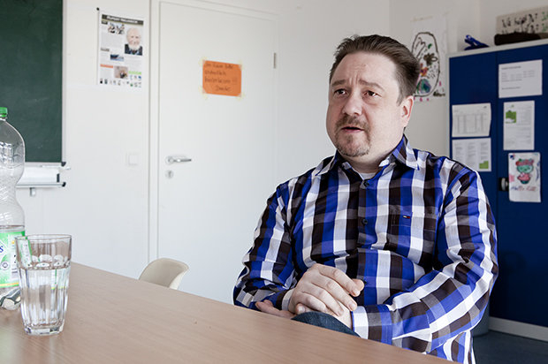 Die schönsten Konzepte für Integration helfen nichts, wenn man sich nicht auch persönlich um die Menschen kümmert. Dafür setzt sich im Rupert-Neudeck-Haus der unermüdliche Jan Schebaum ein Die schönsten Konzepte für Integration helfen nichts, wenn man sich nicht auch persönlich um die Menschen kümmert. Dafür setzt sich im Rupert-Neudeck-Haus der unermüdliche Jan Schebaum ein