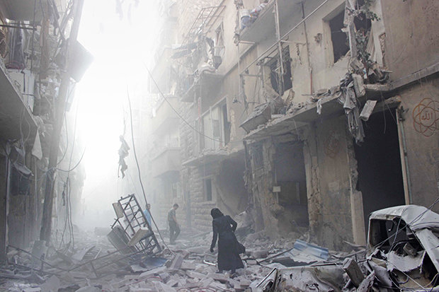 Flüchtlinge aus Kriegs- und Krisengebieten haben oft schreckliche Bilder im Kopf, die sie nicht loslassen. Diese Szenerie zeigt eine Straße im syrischen Aleppo, direkt nach einem Bombardement Flüchtlinge aus Kriegs- und Krisengebieten haben oft schreckliche Bilder im Kopf, die sie nicht loslassen. Diese Szenerie zeigt eine Straße im syrischen Aleppo, direkt nach einem Bombardement