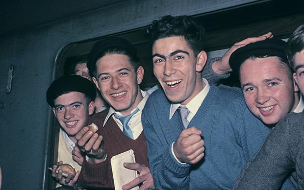 Ein Bild aus dem Jahr 1961: Italienische „Gastarbeiter“ kommen in Deutschland an. So nannte man sie, weil man dachte, sie würden alle irgendwann nach Italien zurück gehen Ein Bild aus dem Jahr 1961: Italienische „Gastarbeiter“ kommen in Deutschland an. So nannte man sie, weil man dachte, sie würden alle irgendwann nach Italien zurück gehen