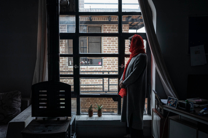 Hamida Aman in ihrem Büro Hamida Aman in ihrem Büro