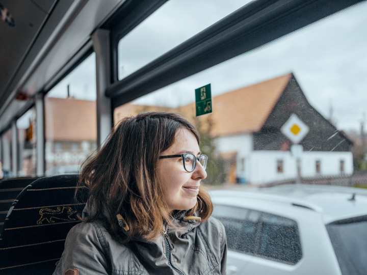 Nele Willfurth ist oft auf den ÖPNV angewiesen, um von ihrem Heimatort Egenhausen zur Kreisratssitzung nach Calw zu kommen Nele Willfurth ist oft auf den ÖPNV angewiesen, um von ihrem Heimatort Egenhausen zur Kreisratssitzung nach Calw zu kommen