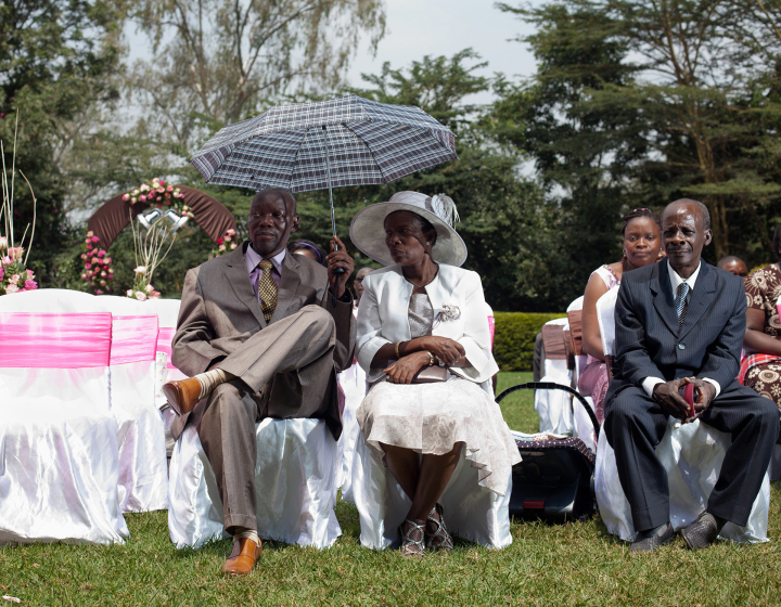 Gäste auf einer Hochzeit in Nairobi. Gäste auf einer Hochzeit in Nairobi.