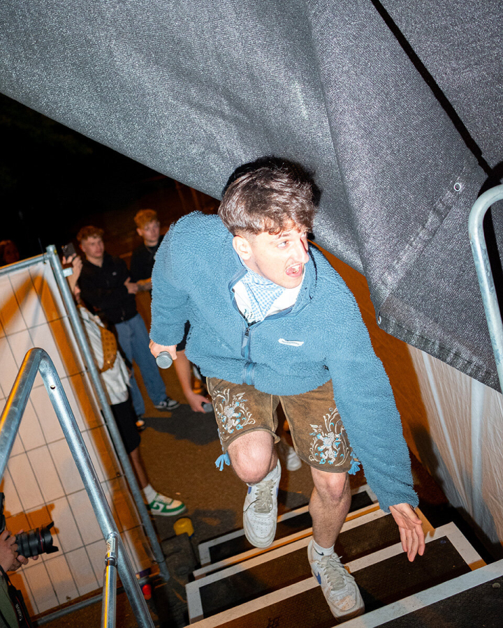 Tream auf dem Weg auf die Bühne Tream auf dem Weg auf die Bühne