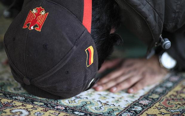 Echter Perser, gläubiger Moslem, neuer Deutscher – so gut kann das alles zusammen passen Echter Perser, gläubiger Moslem, neuer Deutscher – so gut kann das alles zusammen passen