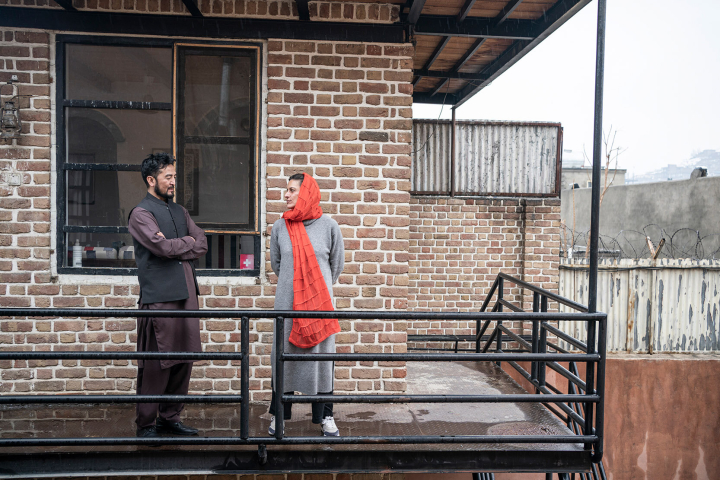Ziauddin Bakhtyar und Hamida Aman auf der Terrasse Ziauddin Bakhtyar und Hamida Aman auf der Terrasse