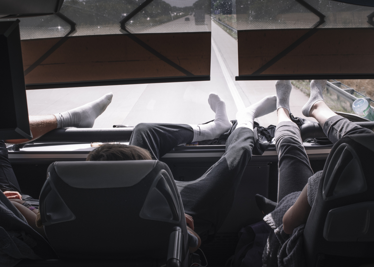Füsse im Bus