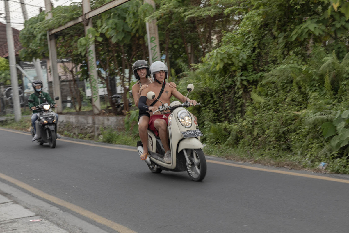 Rollerfahrer auf Bali Rollerfahrer auf Bali