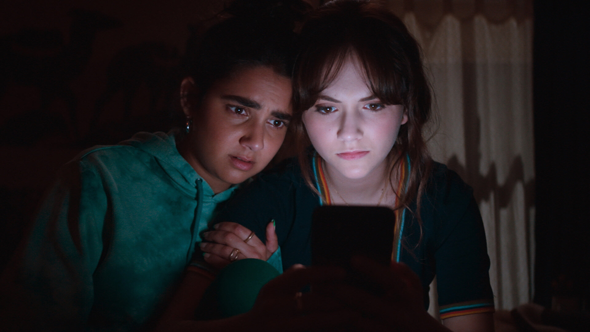 Tamara (Geraldine Viswanathan) und Margot (Emilia Jones) Tamara (Geraldine Viswanathan) und Margot (Emilia Jones)