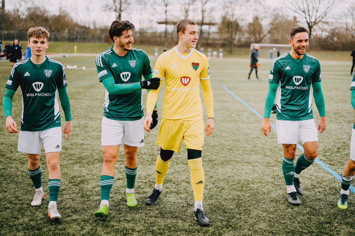 In der Ukraine war Dmytro (oben Mitte) kurz davor, Fußballprofi zu werden In der Ukraine war Dmytro (oben Mitte) kurz davor, Fußballprofi zu werden