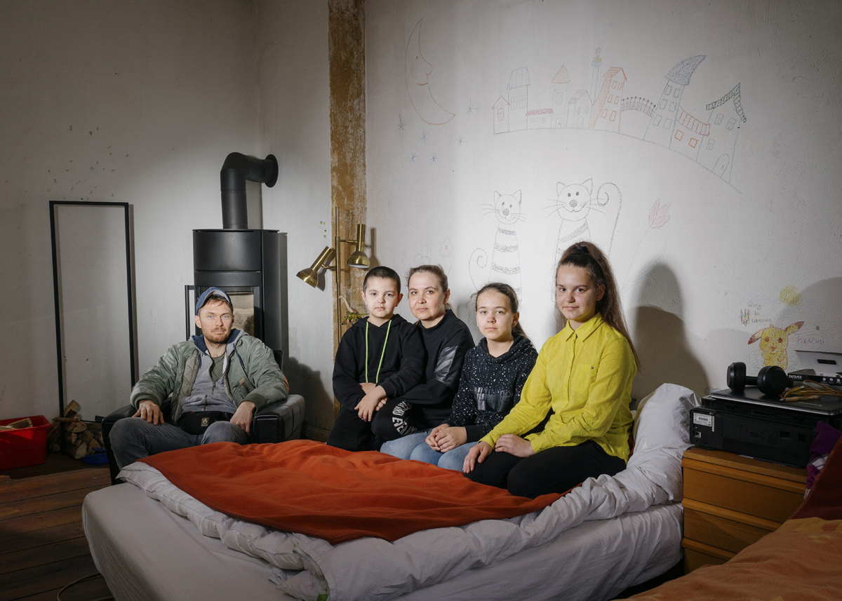 Felix, L Heiligenabbildung aus Odessa. uba (47), Dasha (14), Varya (12) und Nikita (8) Felix, L Heiligenabbildung aus Odessa. uba (47), Dasha (14), Varya (12) und Nikita (8)