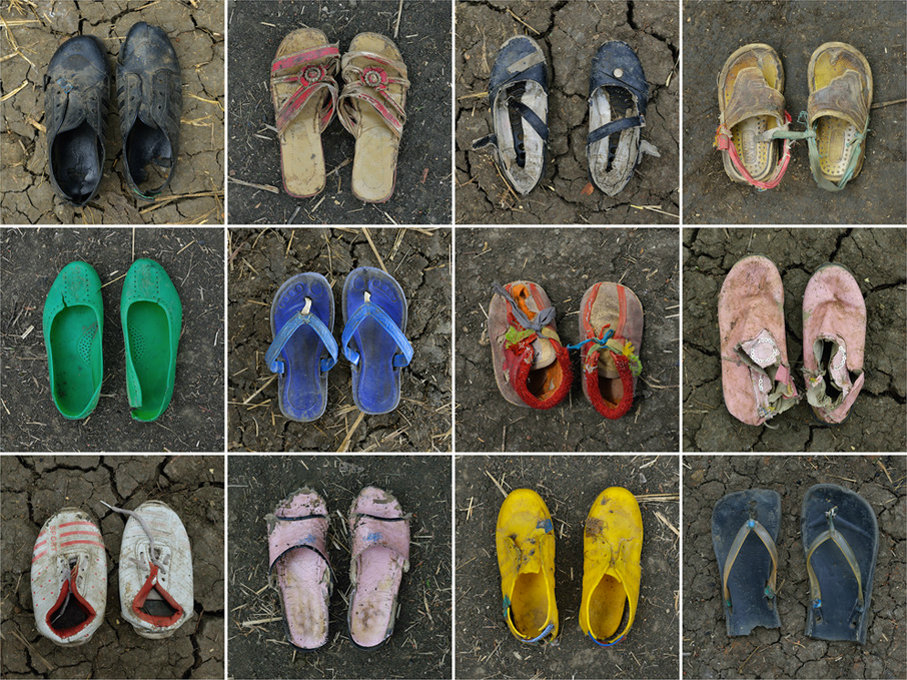 Schuhe von Flüchtlingen, die zehn Jahre oder jünger sind